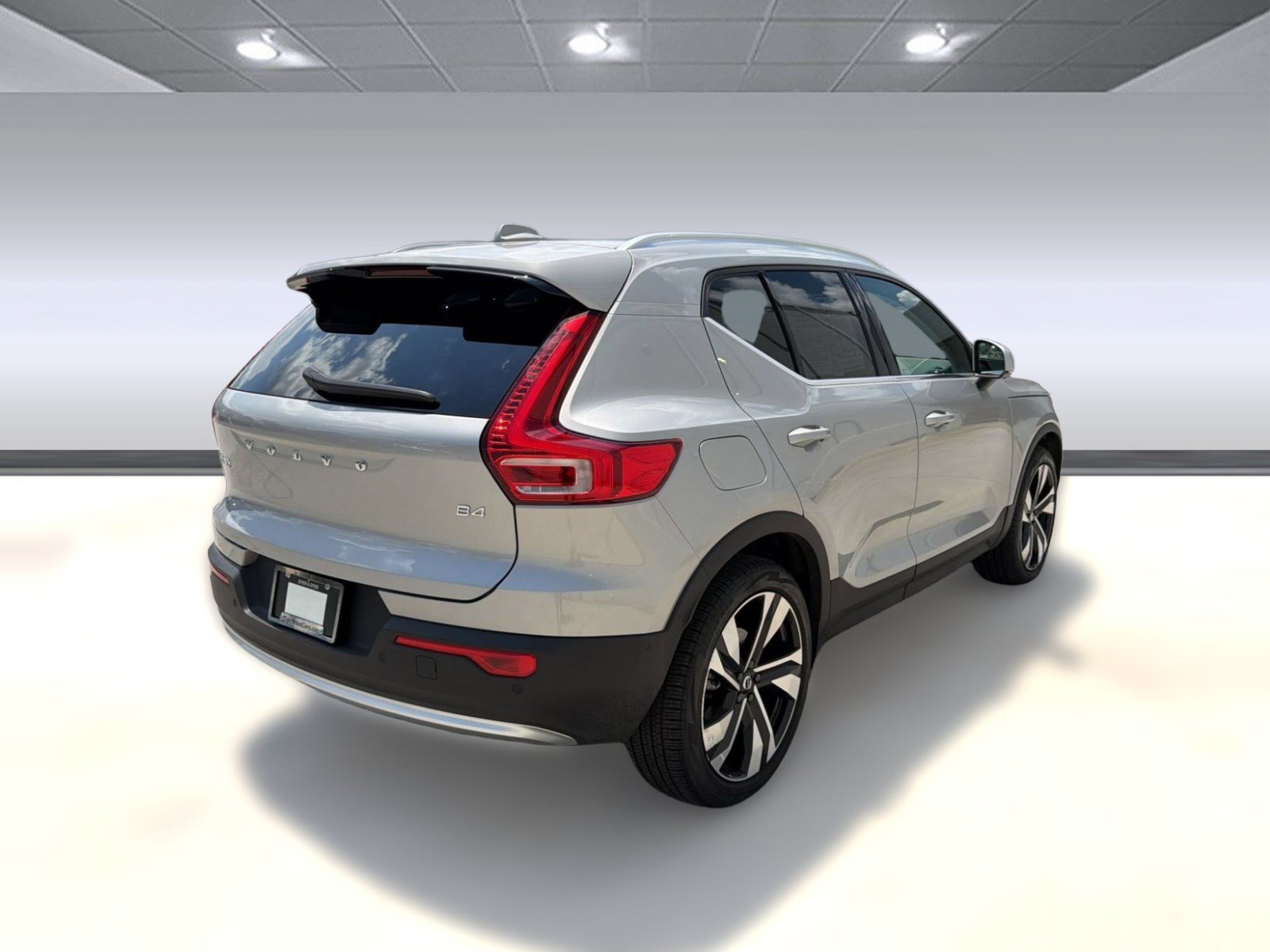 Used 2023 Volvo XC40 B4 Plus w/ Protection Package Premier FWD image 9