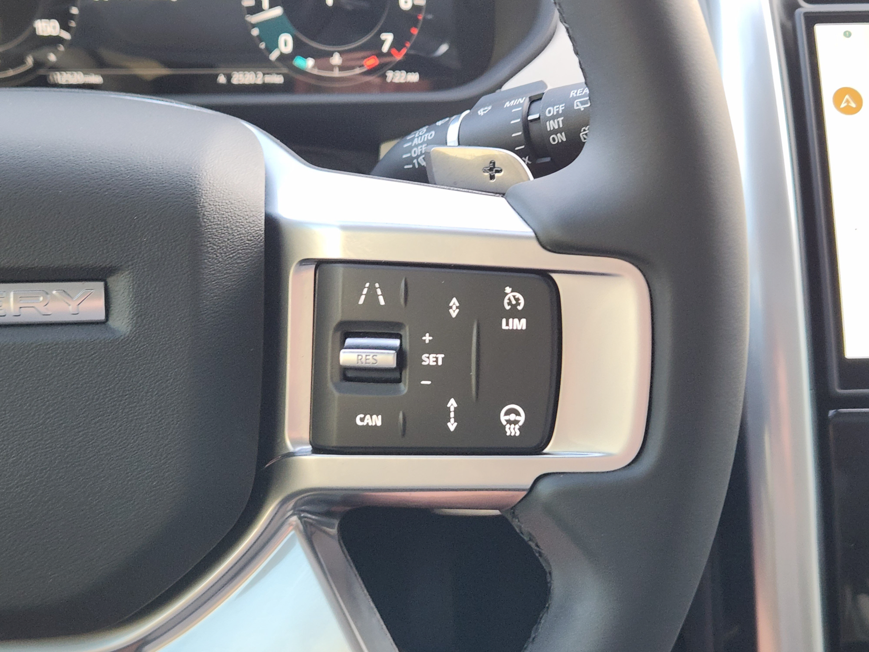 Certified 2025 Land Rover Discovery S AWD/4WD image 26