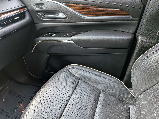Used 2022 Cadillac Escalade Premium Luxury AWD/4WD image 19