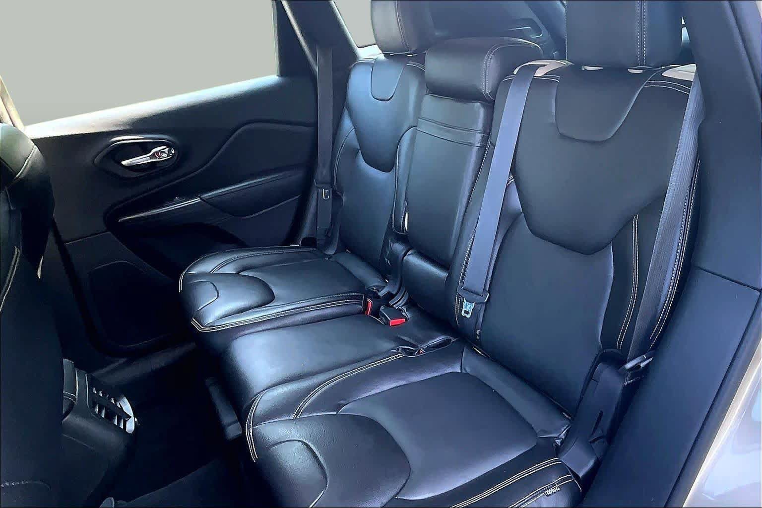 Used 2015 Jeep Cherokee Sport w/ Sport Appearance Group FWD image 20