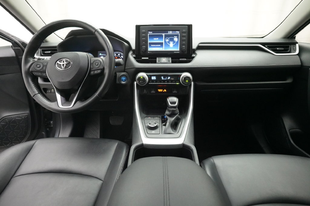Used 2022 Toyota RAV4 XLE Premium AWD/4WD image 5
