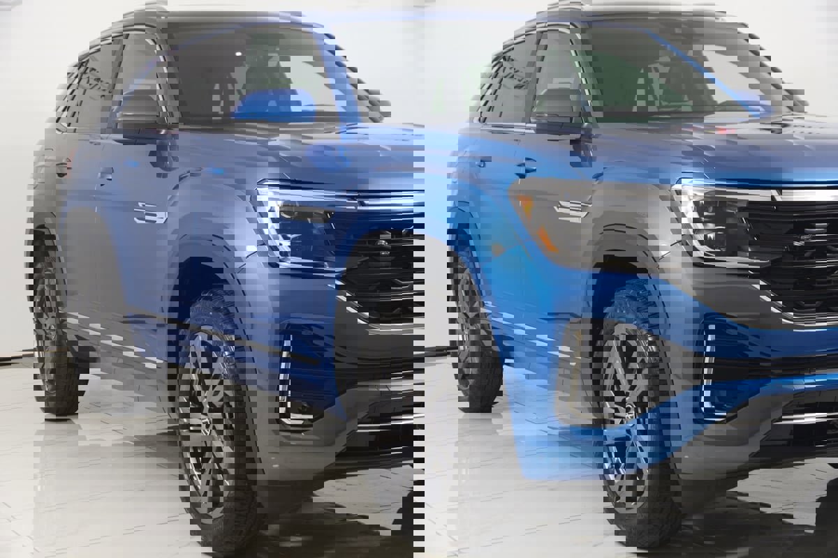 Used 2024 Volkswagen Atlas Cross Sport SEL R-Line image 44