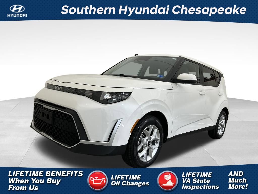 Used 2023 Kia Soul LX w/ LX Technology Package FWD image 1