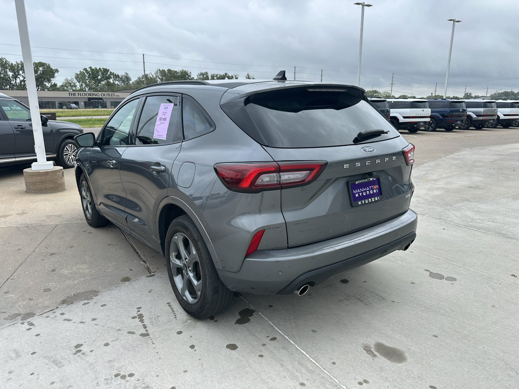 Used 2023 Ford Escape ST-Line w/ Tech Pack #1 AWD/4WD image 11