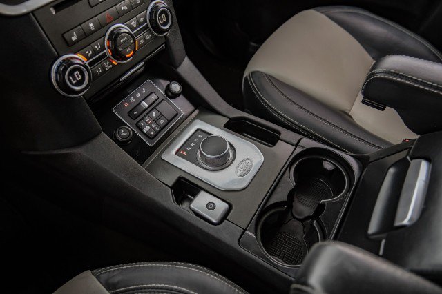 Used 2015 Land Rover LR4 HSE LUX image 25