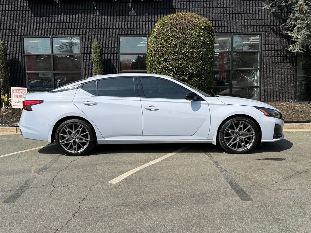 Used 2023 Nissan Altima 2.0 SR FWD image 21