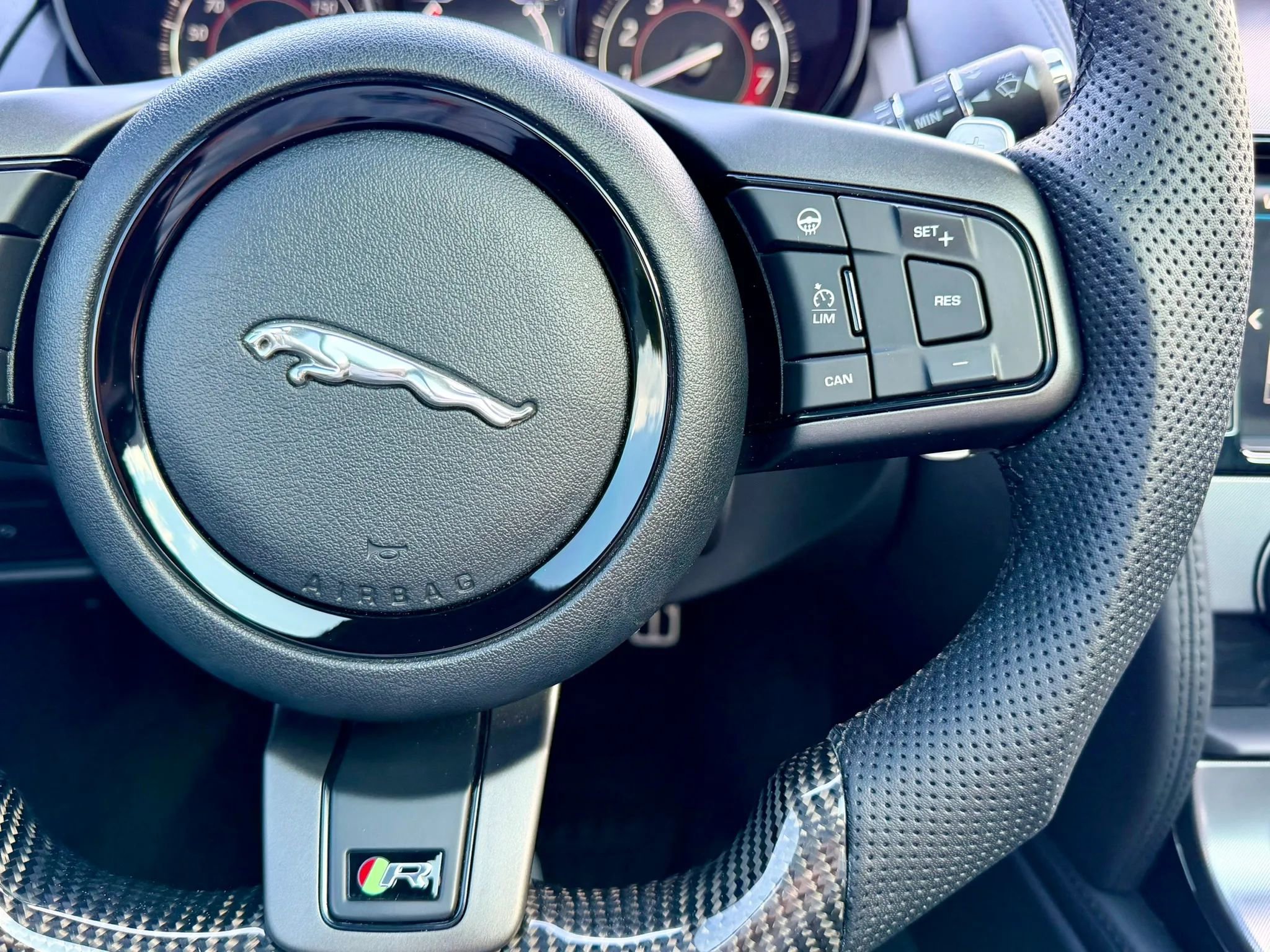 Used 2017 Jaguar F-TYPE R AWD/4WD image 39