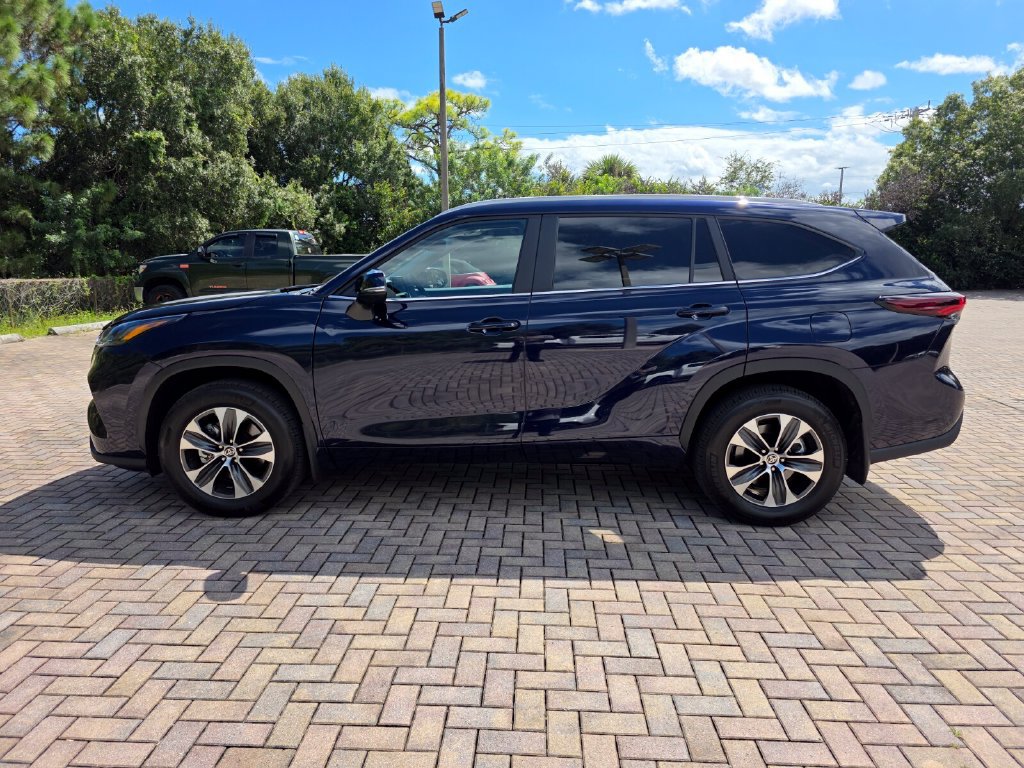 Certified 2026 Toyota Highlander XLE AWD/4WD image 8