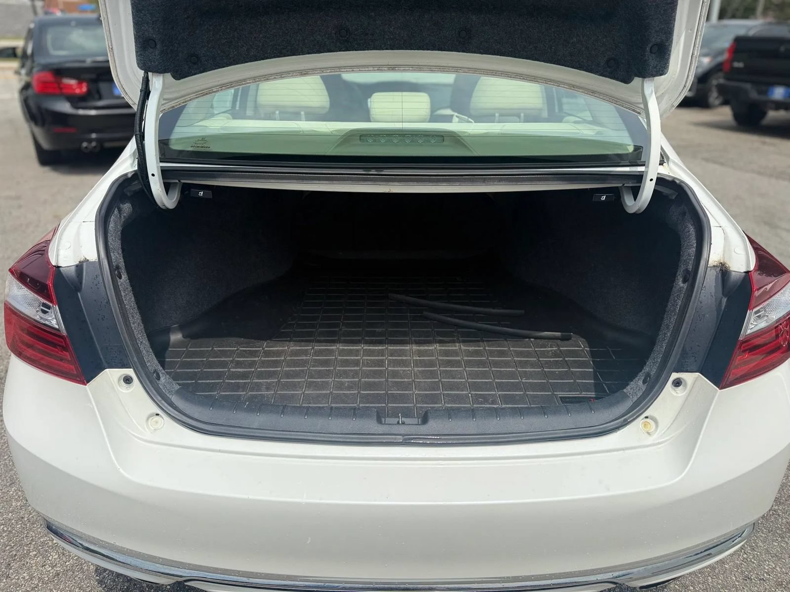 Used 2017 Honda Accord EX-L image 6