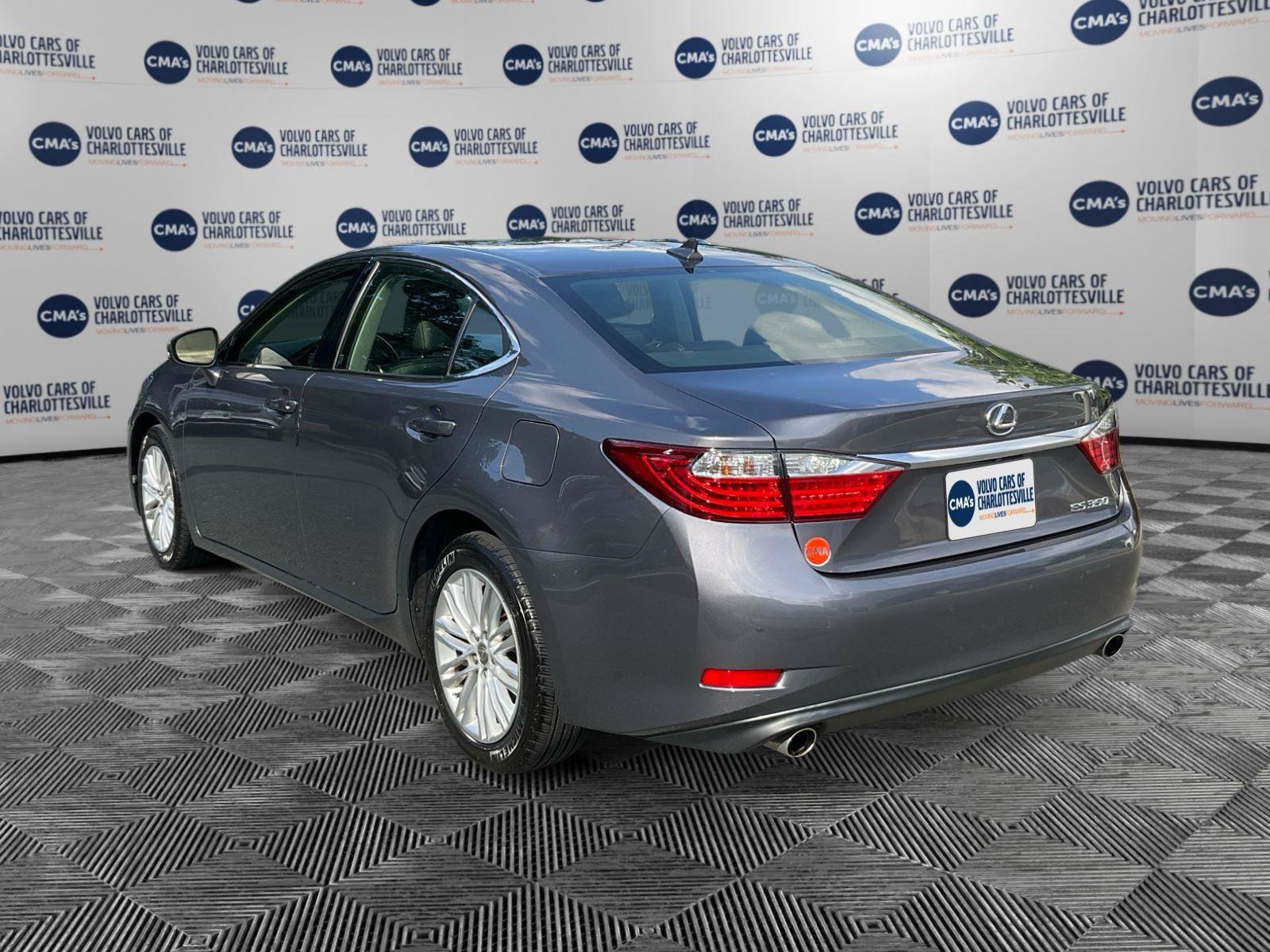 Used 2014 Lexus ES 350 w/ Luxury Package FWD image 3