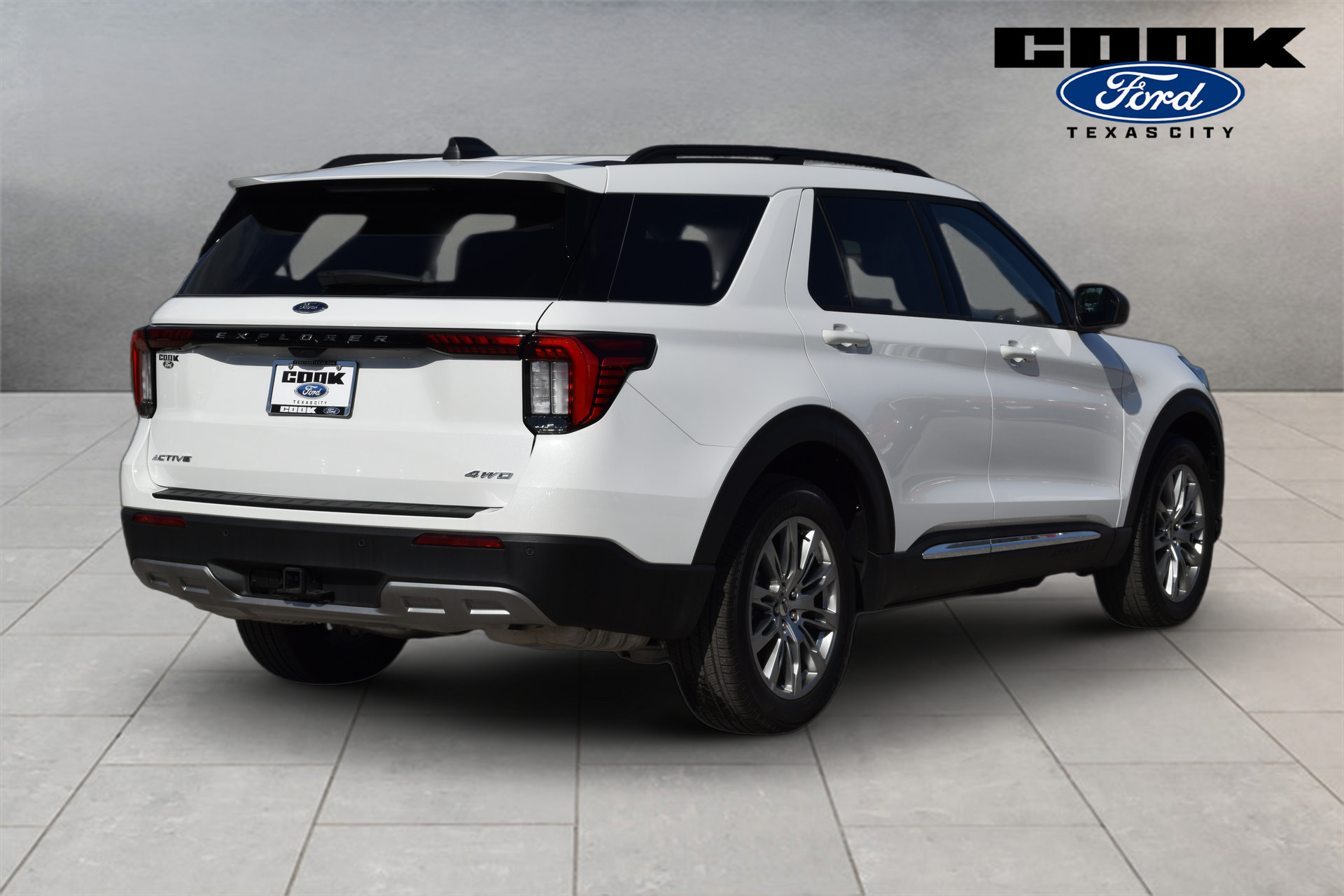 Used 2025 Ford Explorer Active w/ Active Comfort Package AWD/4WD image 3