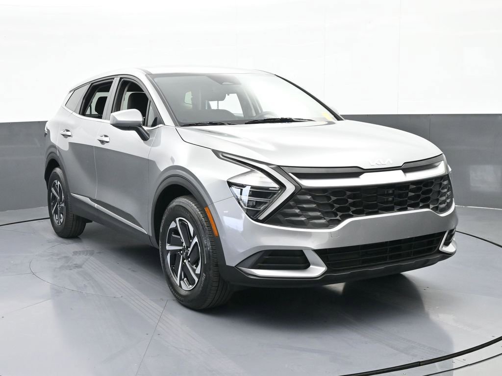 Used 2025 Kia Sportage LX image 9