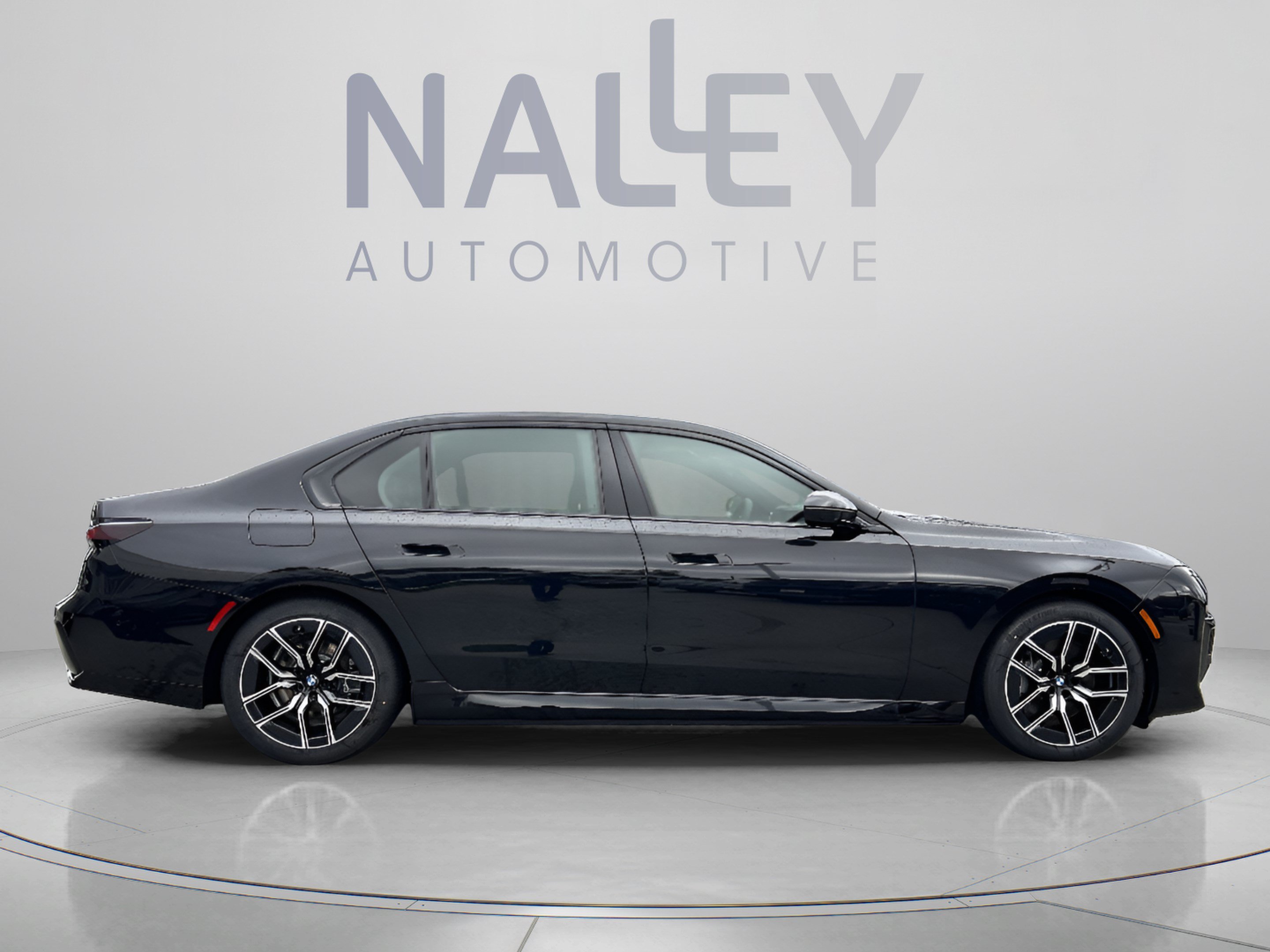 Used 2026 BMW 750e xDrive AWD/4WD image 5