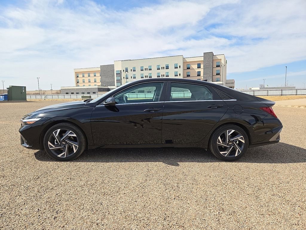 Used 2025 Hyundai Elantra Limited image 2