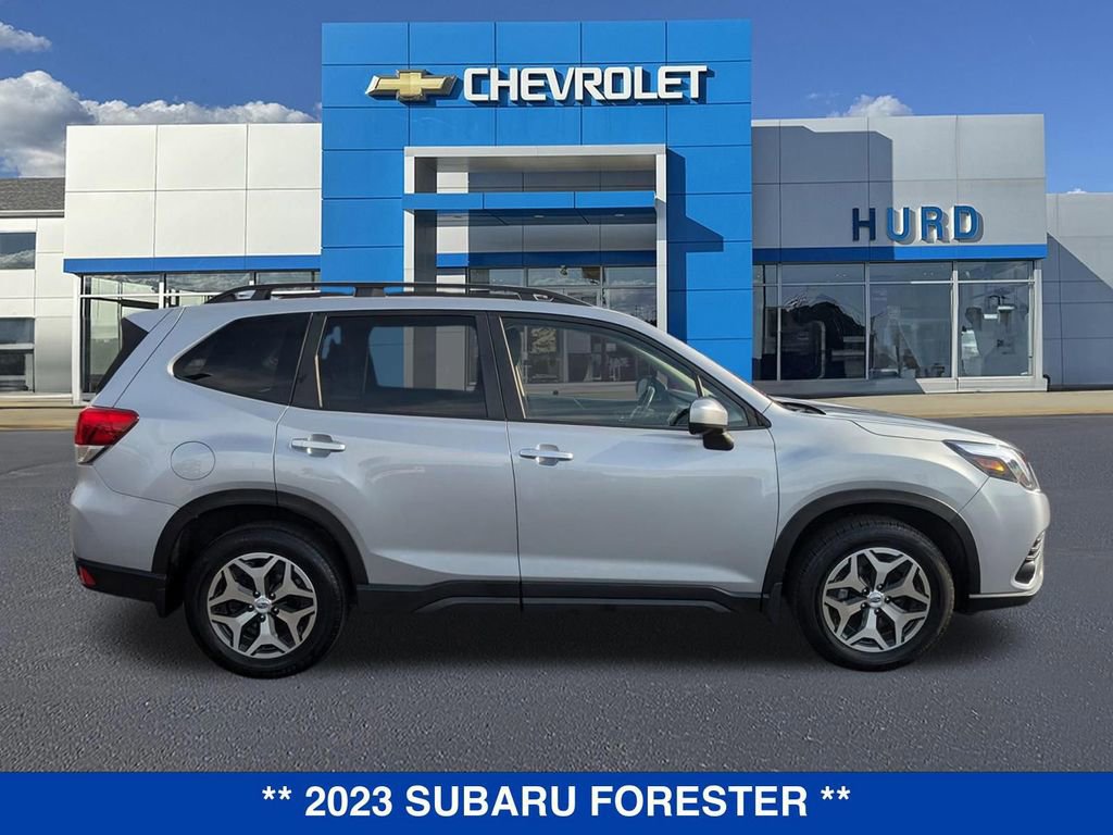 Used 2023 Subaru Forester Premium image 3
