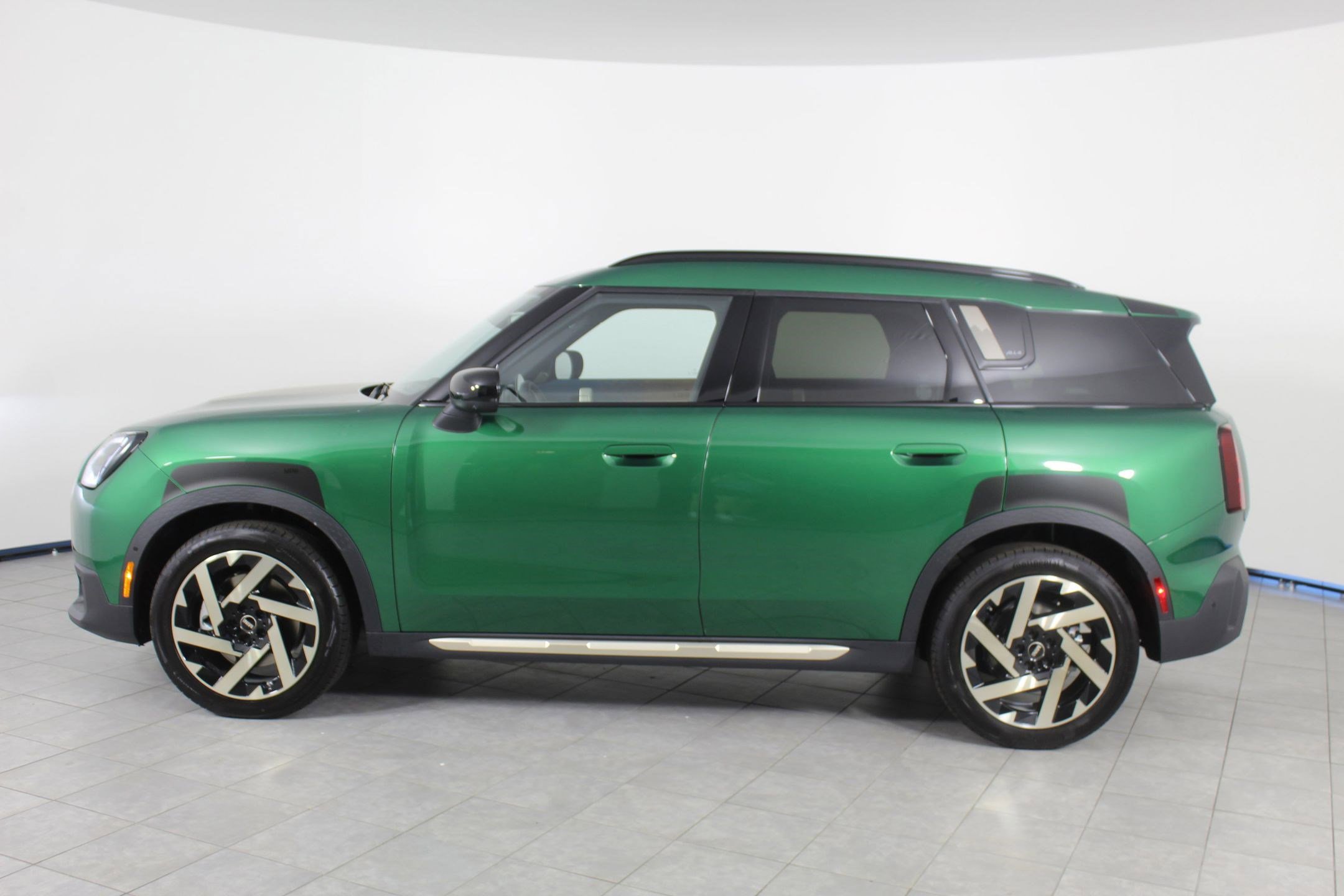 Certified 2025 MINI Cooper Countryman S AWD/4WD image 2