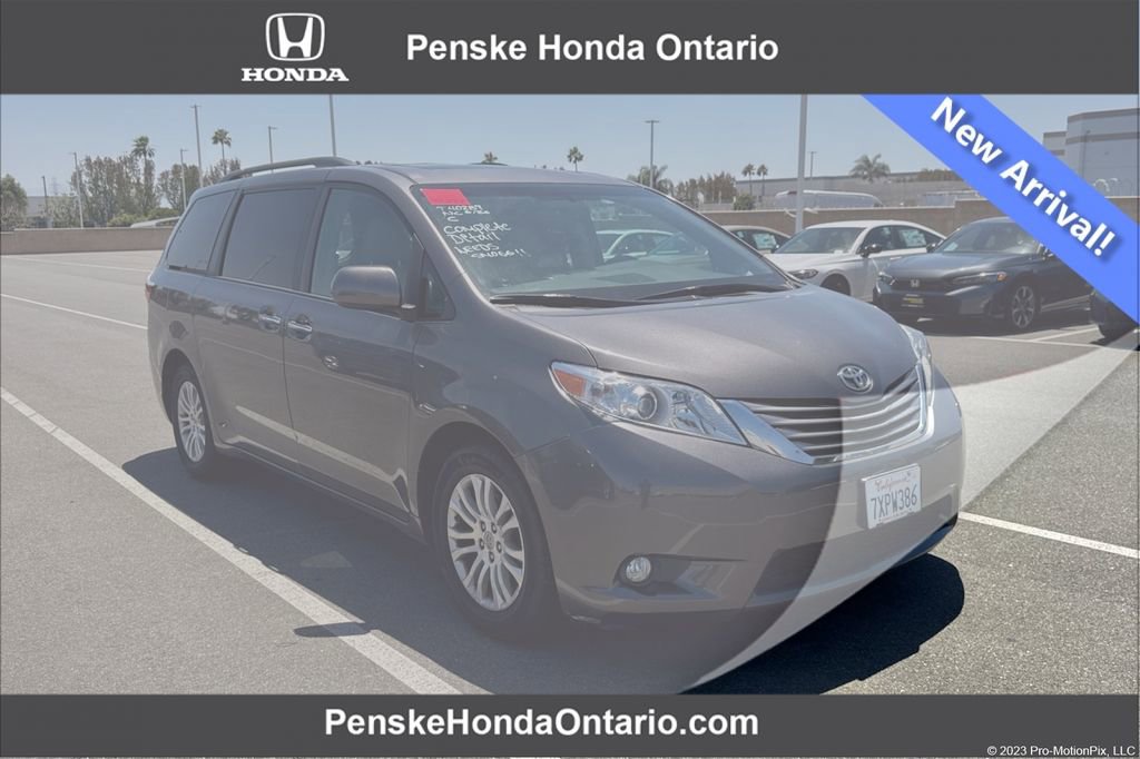 Used 2017 Toyota Sienna XLE w/ XLE Navigation Package FWD image 1