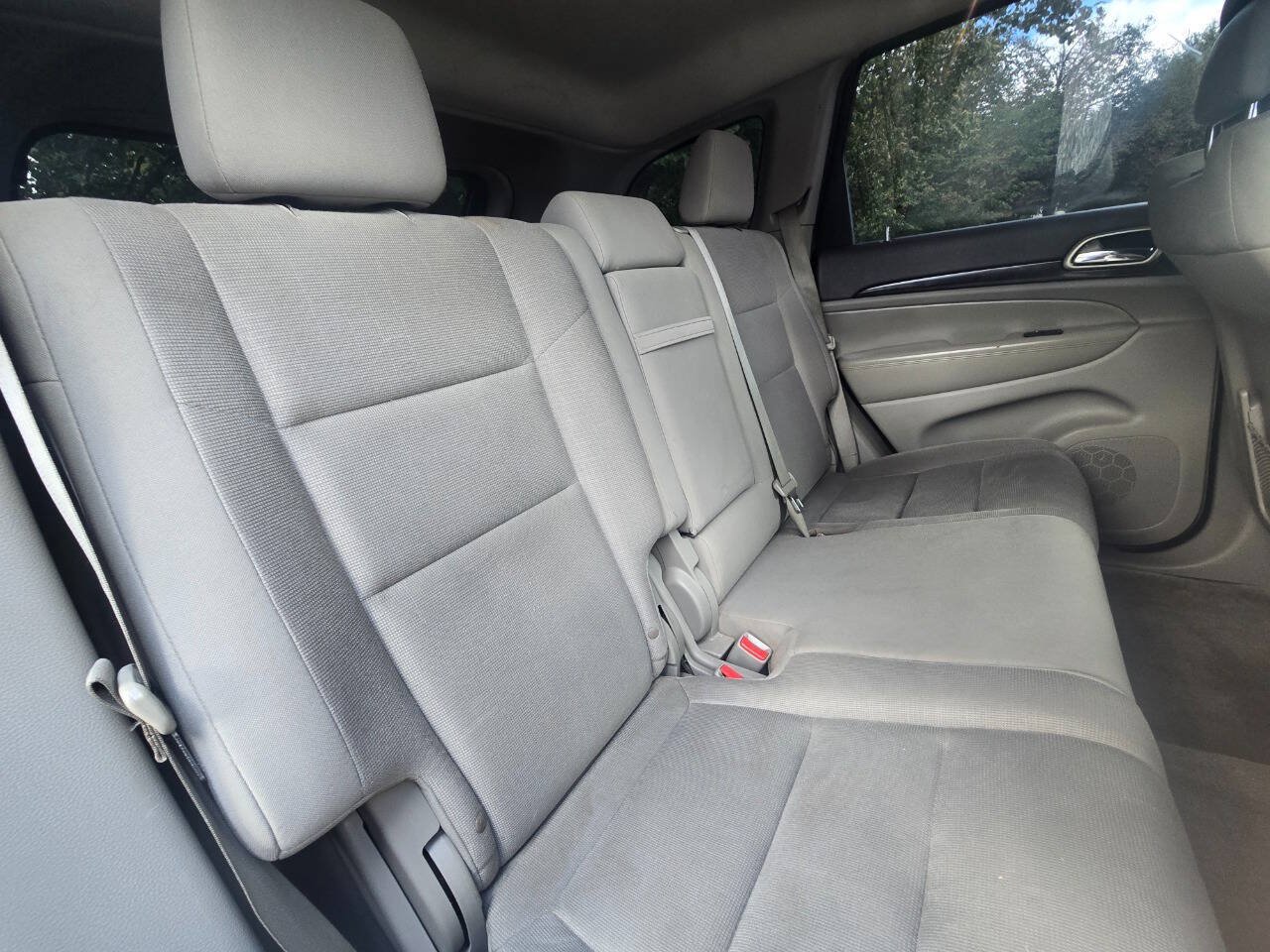 Used 2012 Jeep Grand Cherokee Laredo w/ Laredo E Group AWD/4WD image 30