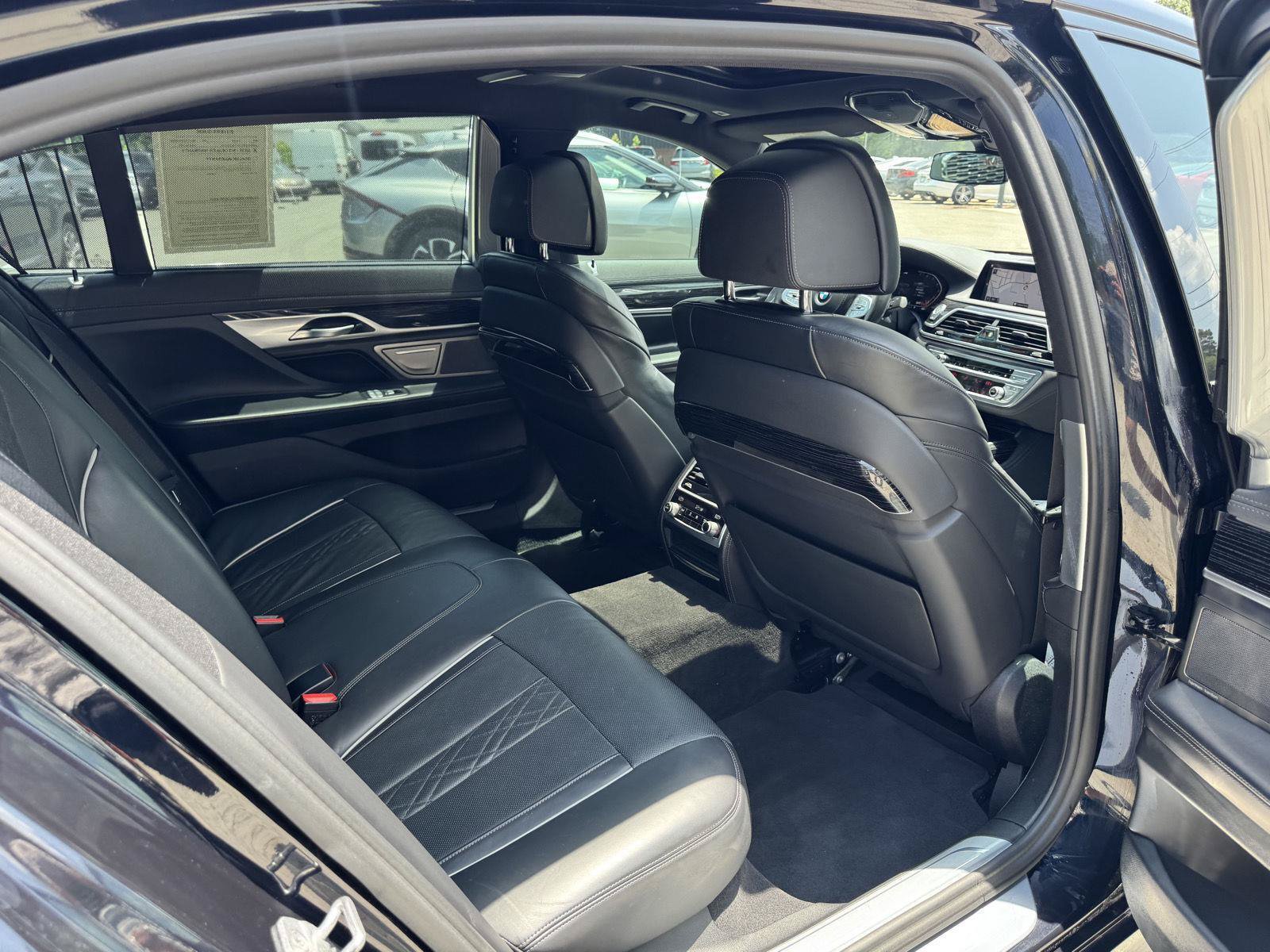 Used 2022 BMW 740i w/ M Sport Package RWD image 15