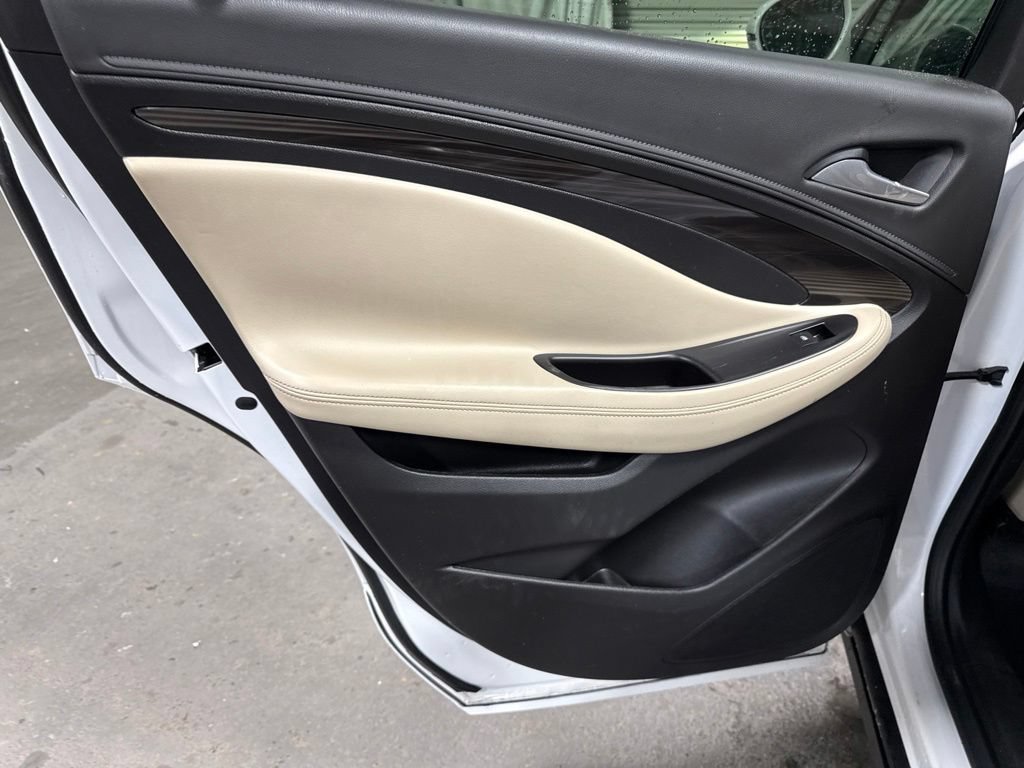 Used 2019 Buick Envision Essence w/ LPO, Road Trip Package FWD image 18