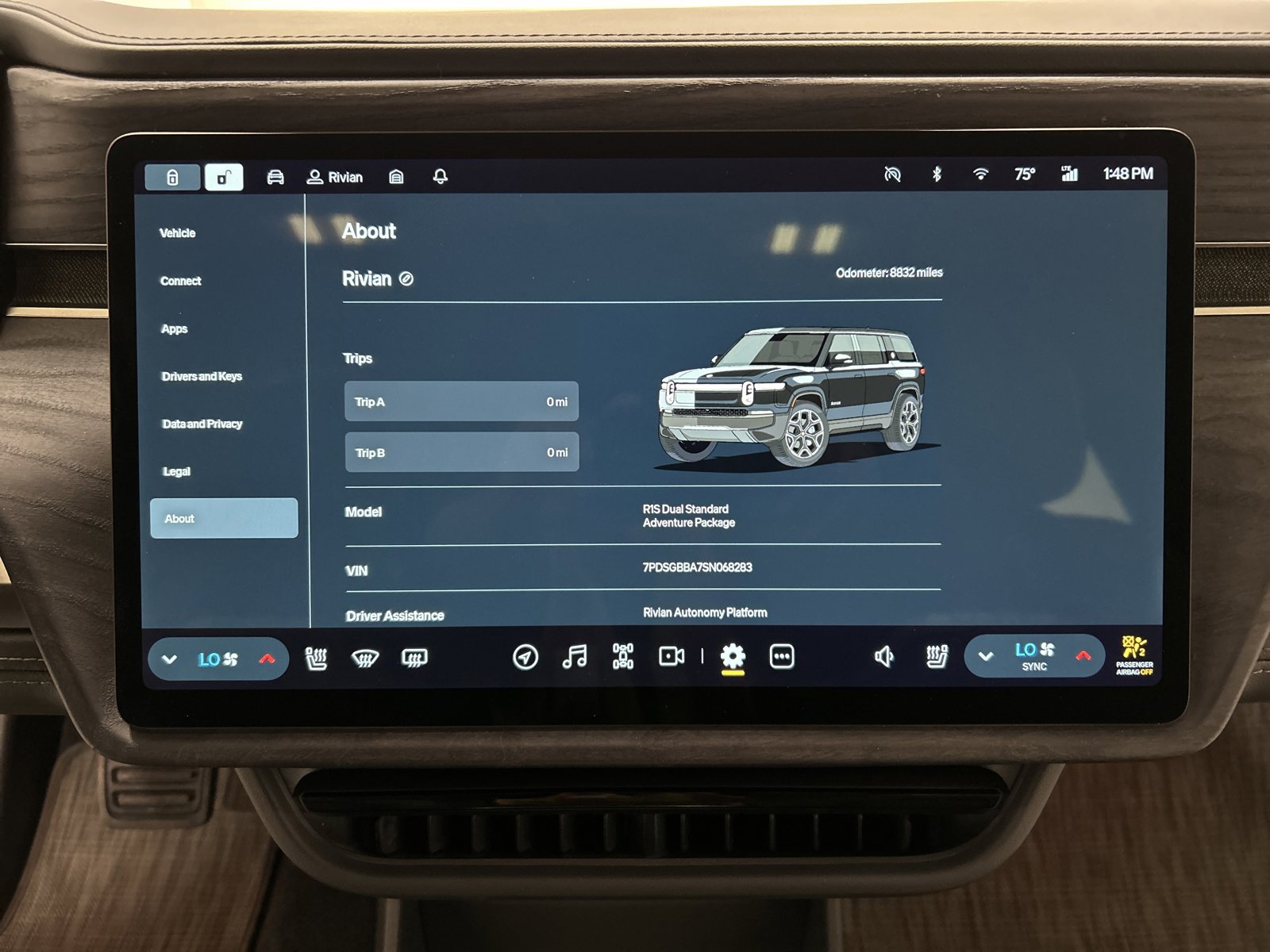 Used 2025 Rivian R1S Adventure image 29