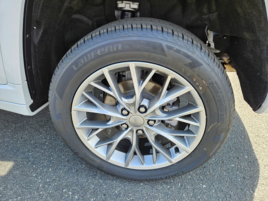 Used 2023 Jeep Grand Cherokee Summit w/ Luxury Tech Group V image 9