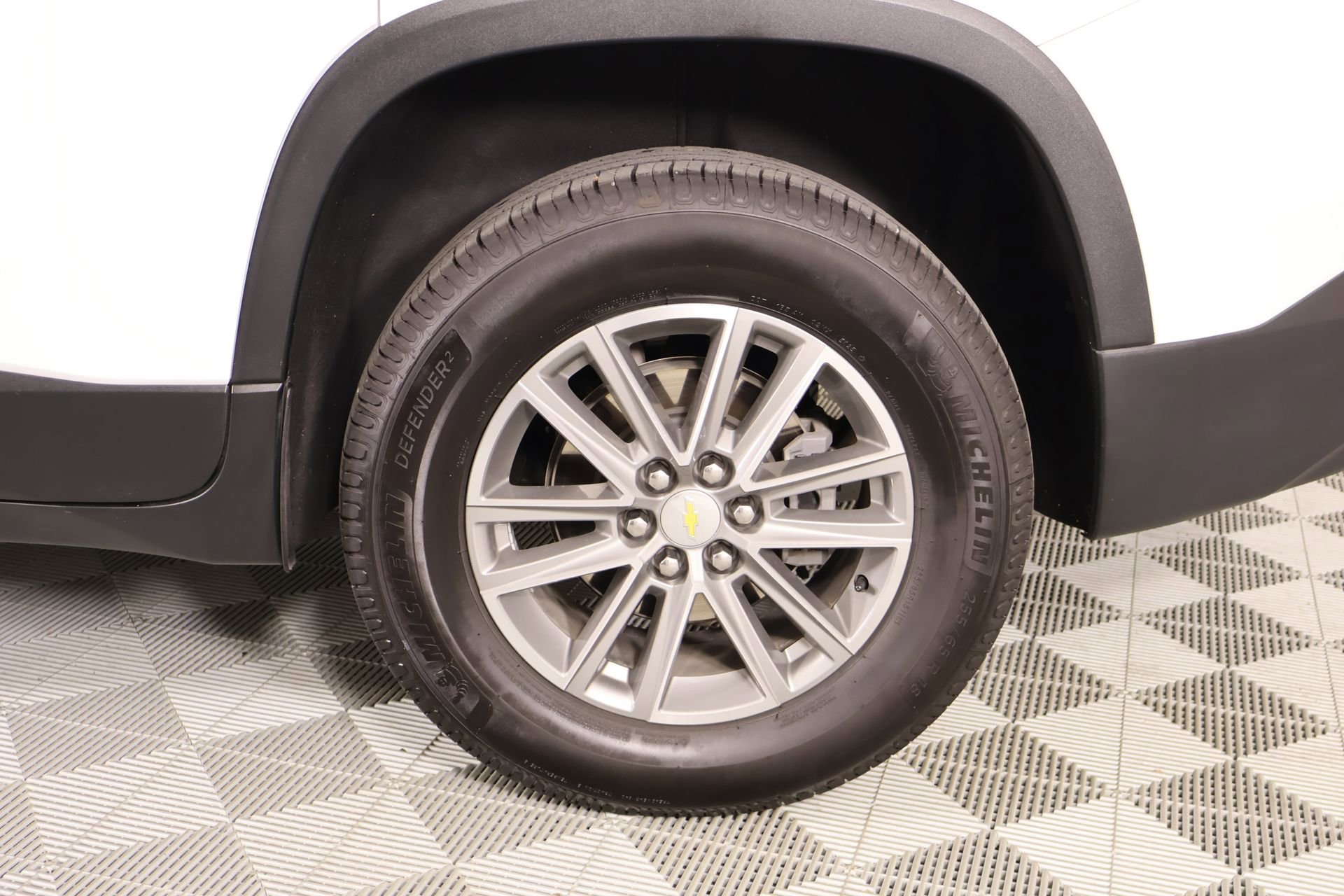 Used 2022 Chevrolet Traverse LT FWD image 19