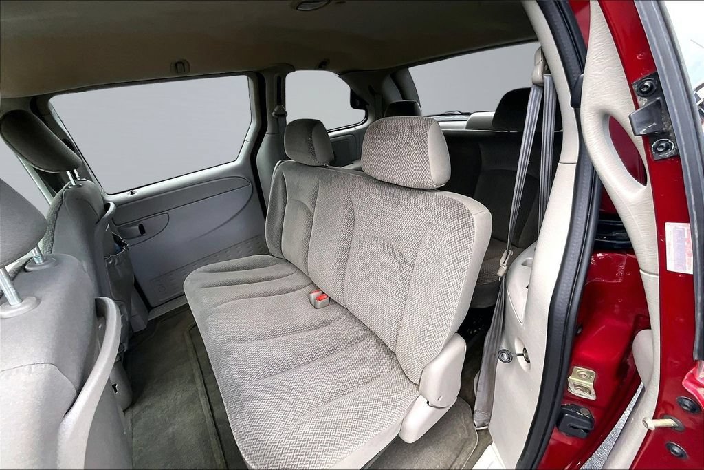Used 2005 Chrysler Town & Country w/ Popular Equipment Group I FWD image 22