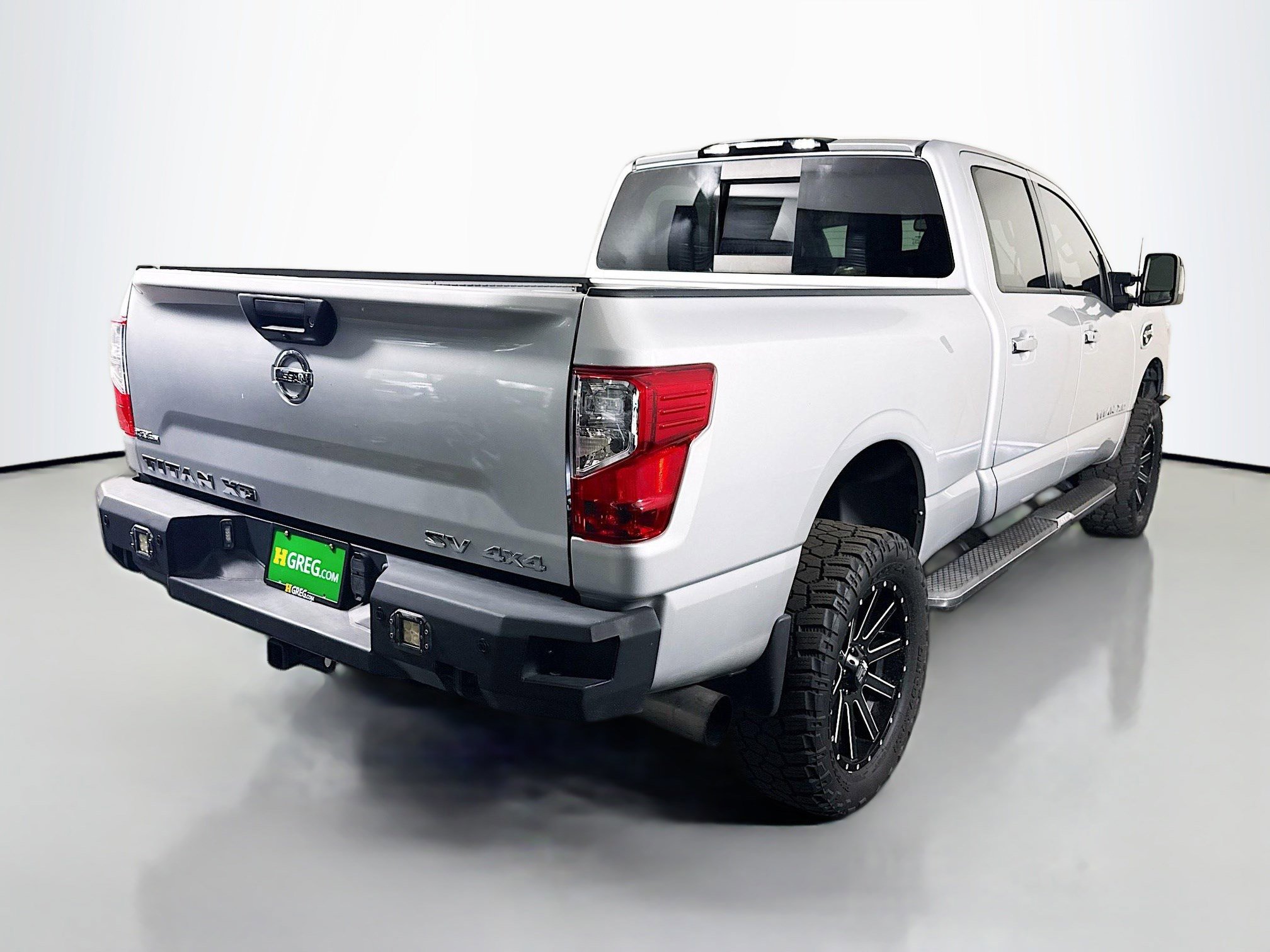 Used 2017 Nissan Titan SV AWD/4WD image 10