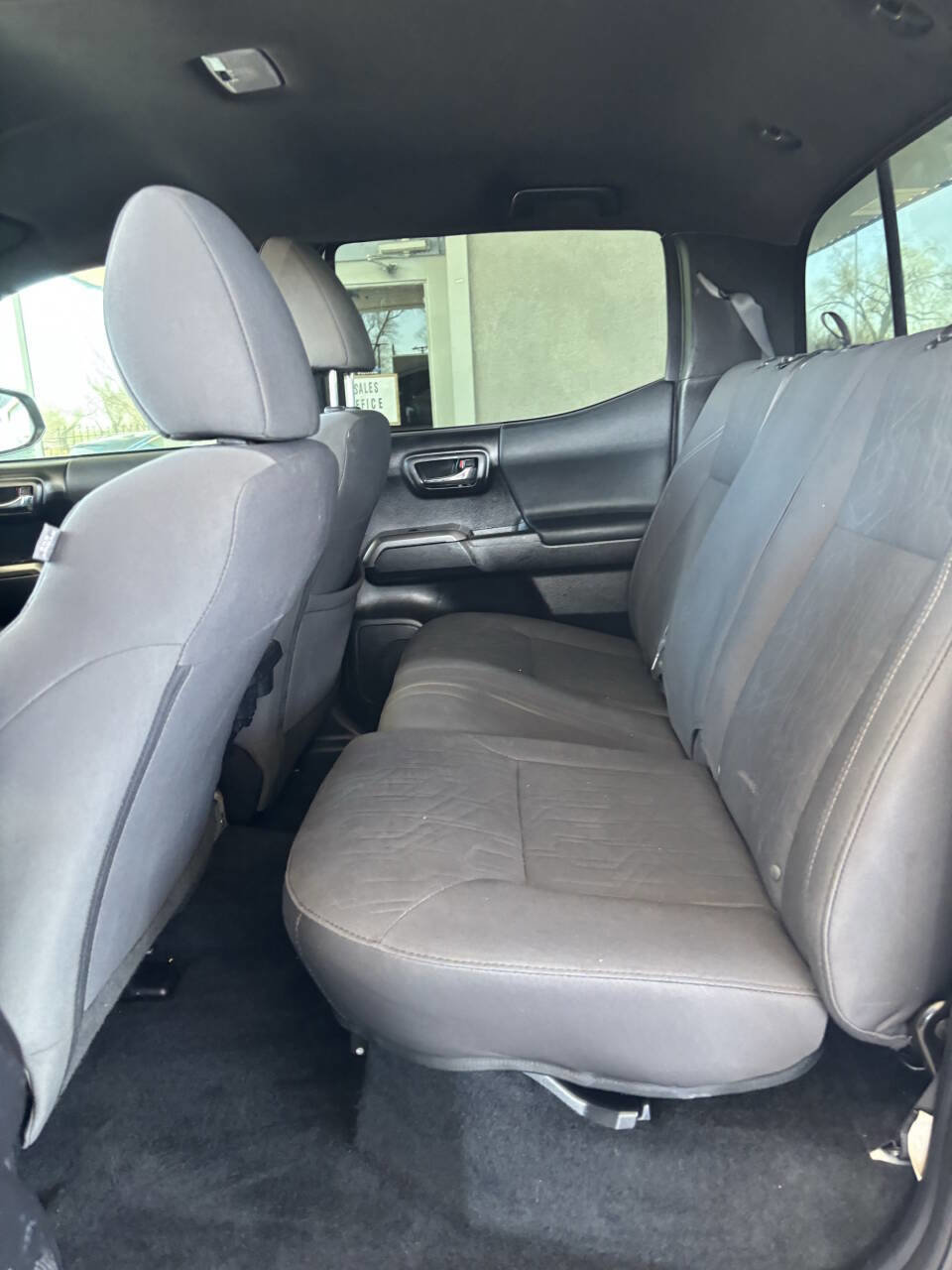 Used 2019 Toyota Tacoma TRD Off-Road w/ Technology Package AWD/4WD image 9