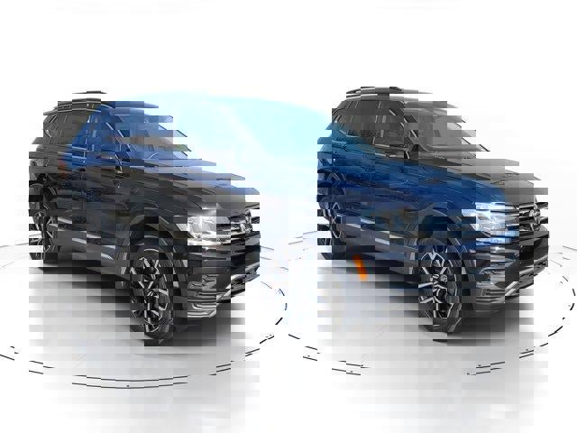 Used 2021 Volkswagen Tiguan SE image 2