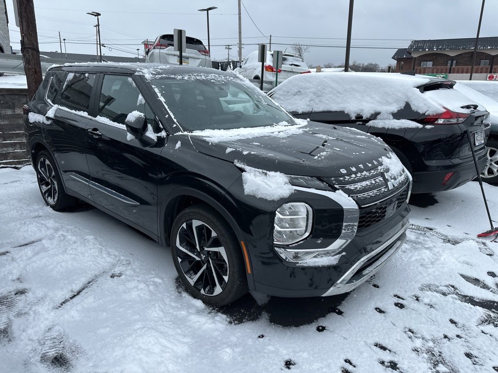 Used 2024 Mitsubishi Outlander SE
