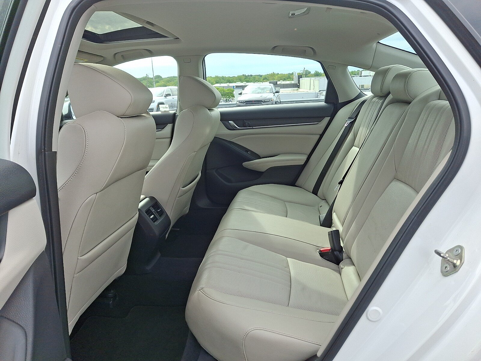 Used 2019 Honda Accord EX-L image 10