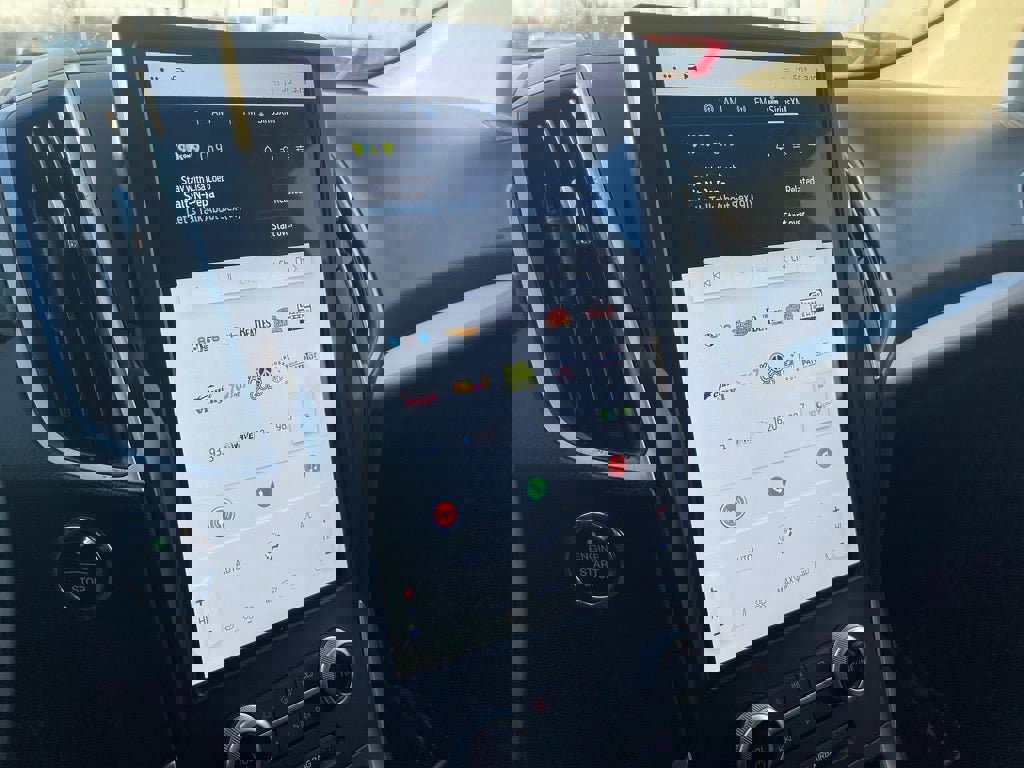 Used 2024 Ford Edge SEL image 12