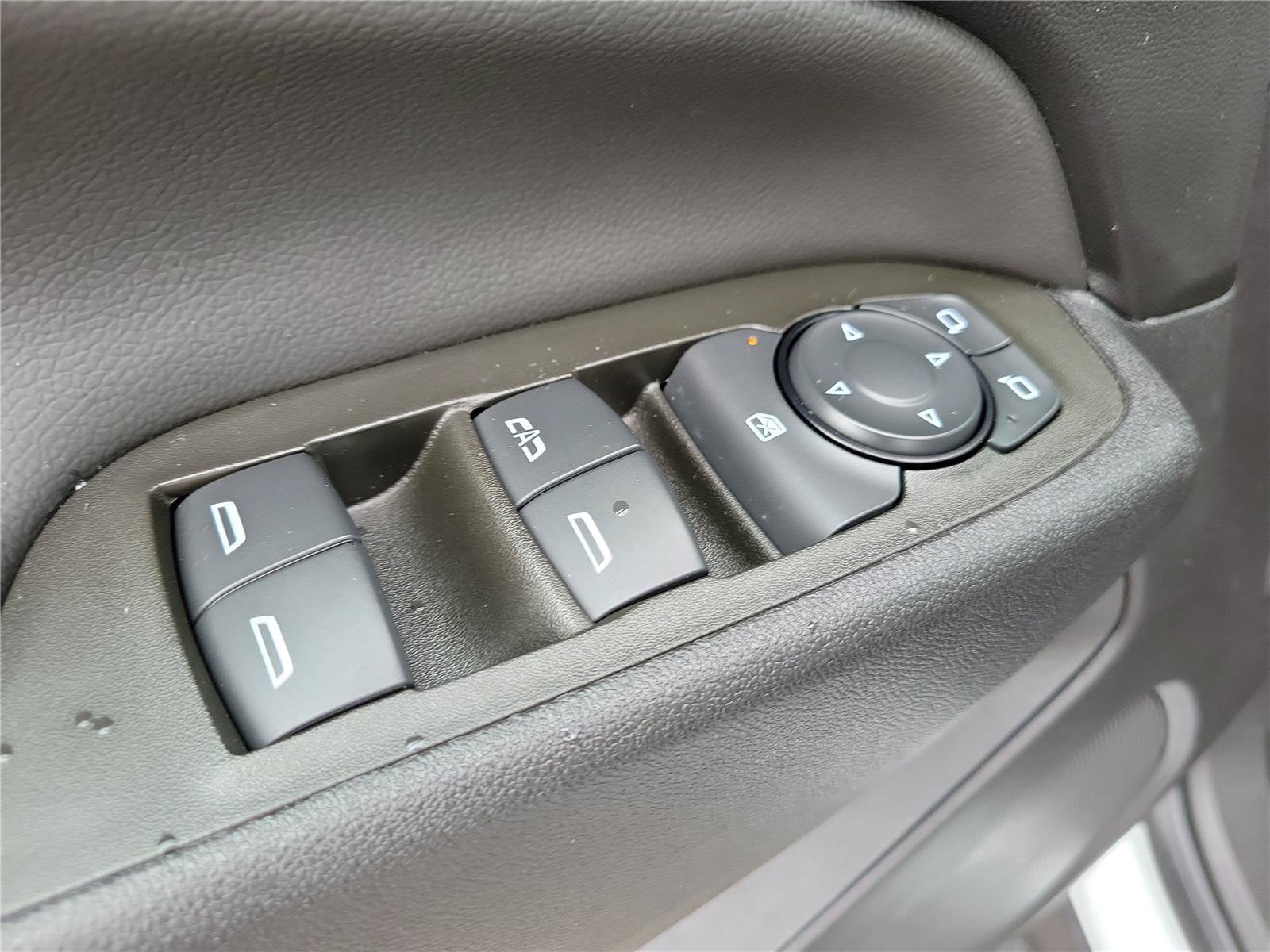 Used 2024 Chevrolet Equinox LT FWD image 23