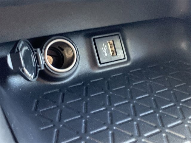 Used 2025 Toyota RAV4 XLE image 27