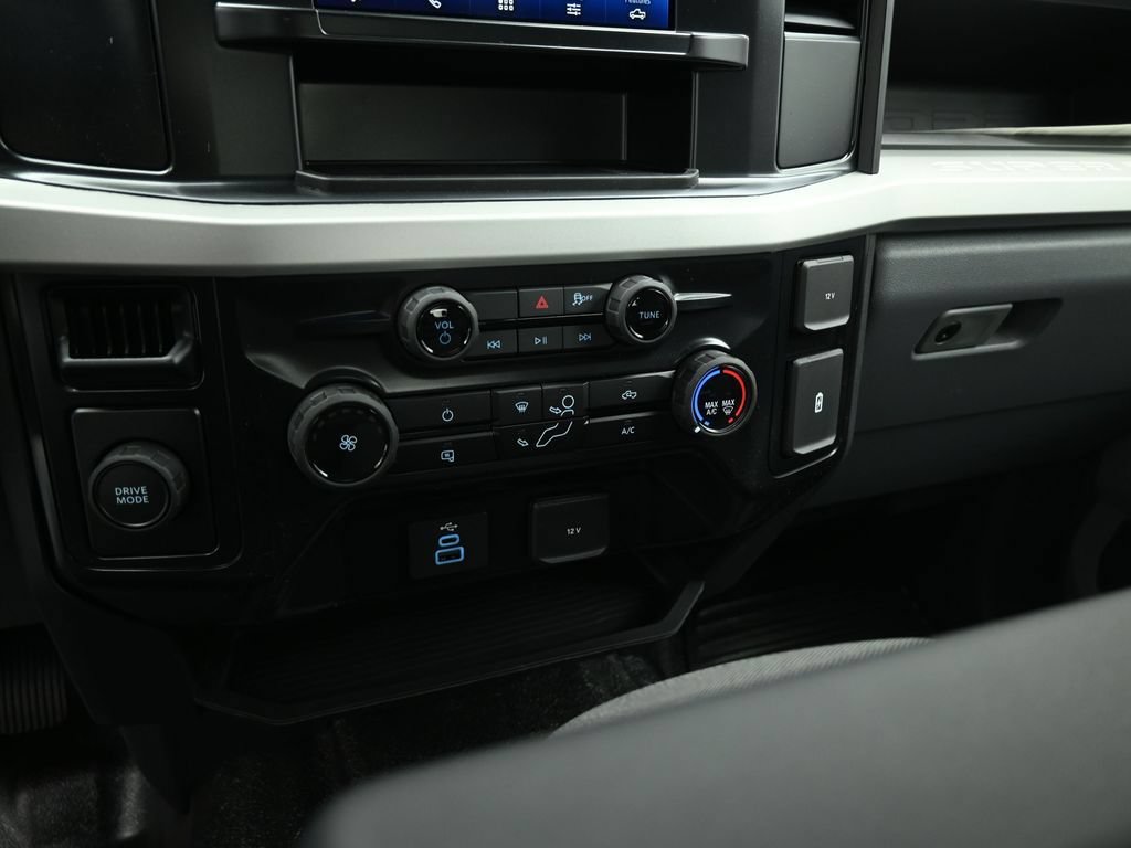 New 2026 Ford F250 XL w/ XL Chrome Package RWD image 15