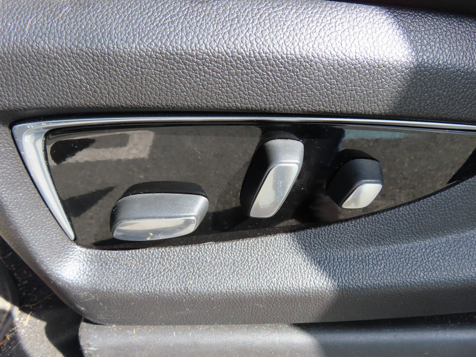 Used 2020 Cadillac Escalade ESV Premium Luxury image 23