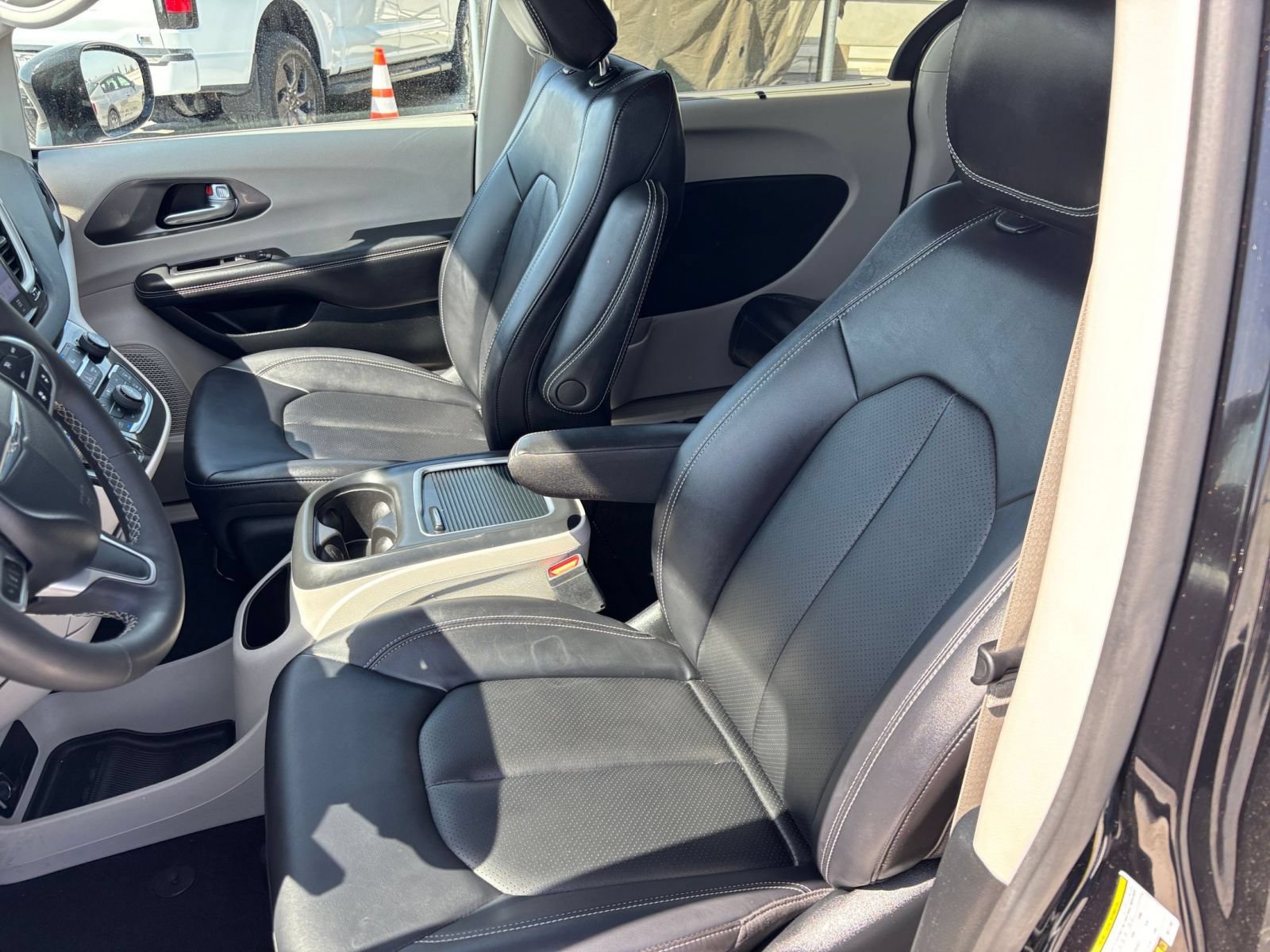 Used 2024 Chrysler Pacifica Touring-L FWD image 38