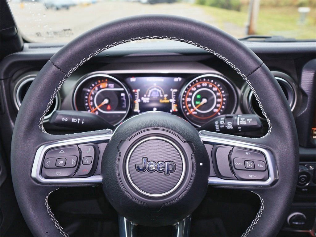 Used 2023 Jeep Wrangler Unlimited Sahara AWD/4WD image 23