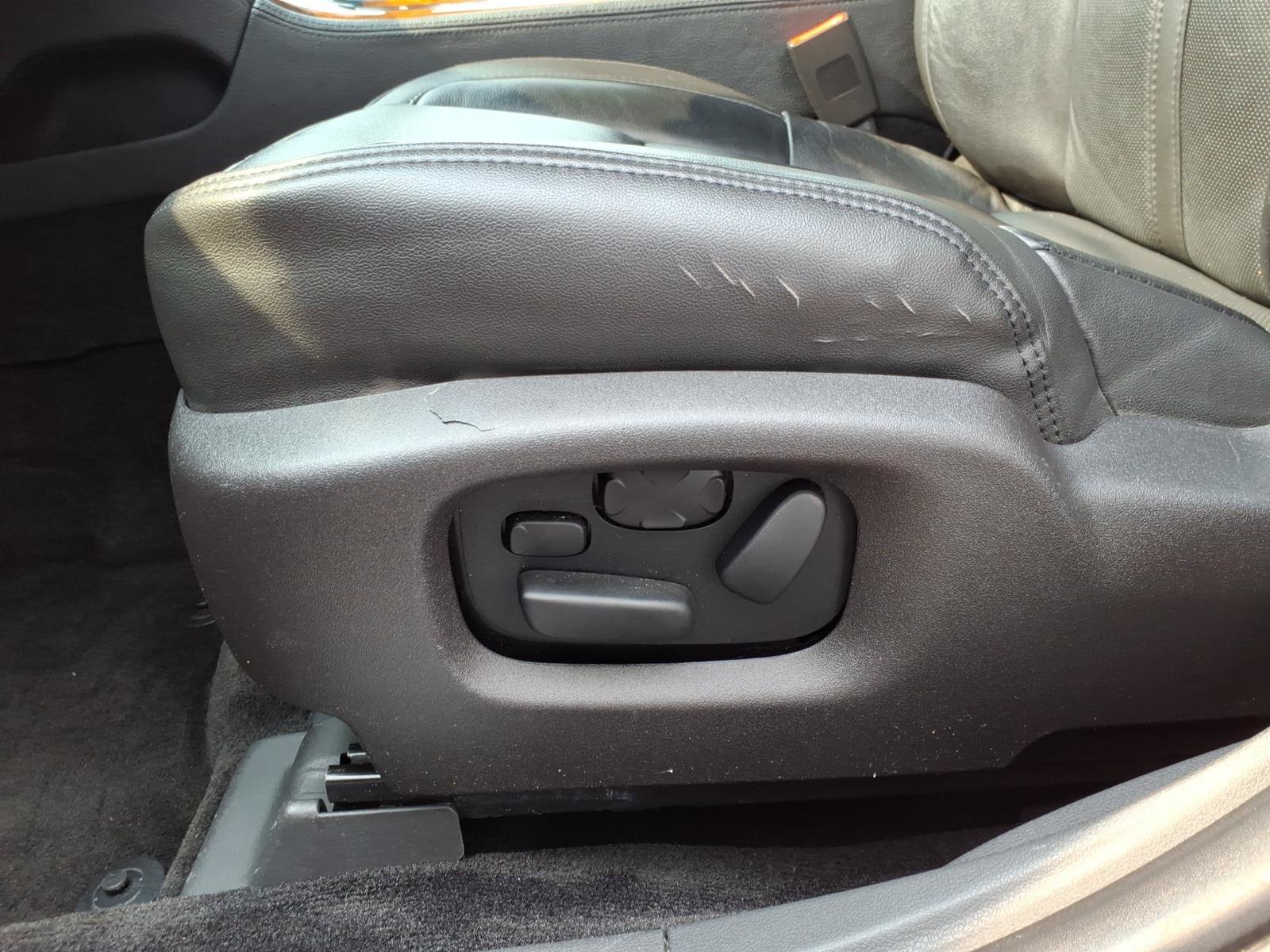 Used 2014 Lincoln MKS AWD w/ Equipment Group 101A image 14