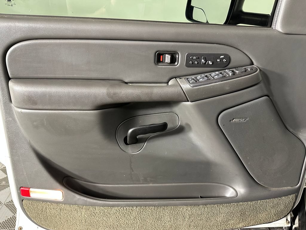 Used 2004 Chevrolet Avalanche 2500 w/ Preferred Equipment Group AWD/4WD image 19