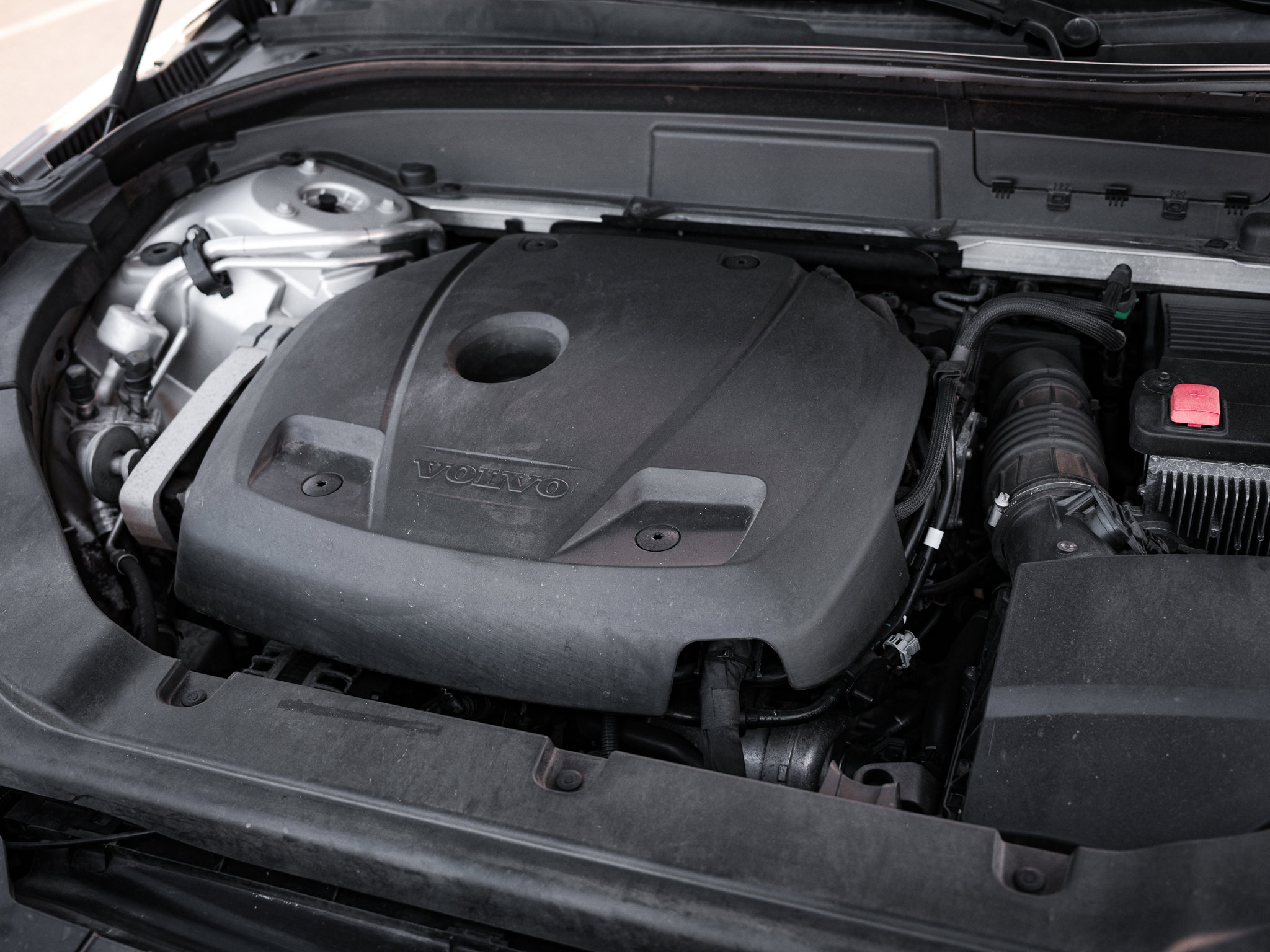 Used 2020 Volvo XC60 T6 Momentum image 35