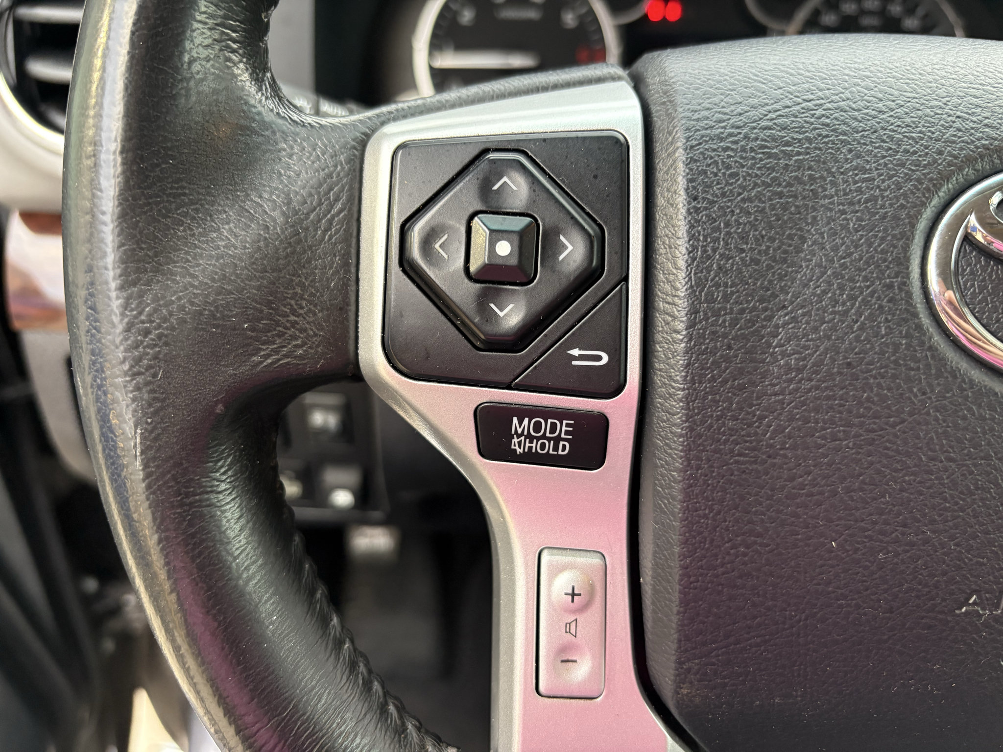 Used 2017 Toyota Tundra Limited w/ Limited Premium Package RWD image 13