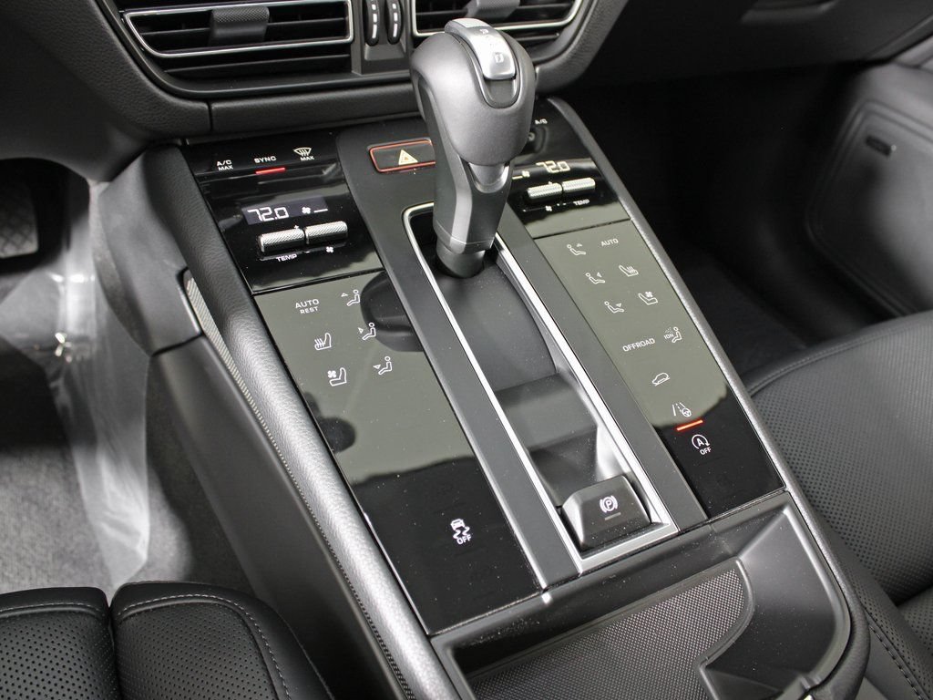 Certified 2026 Porsche Macan AWD/4WD image 28