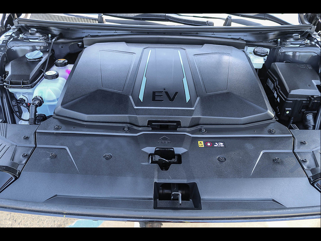 Certified 2022 Hyundai Ioniq 5 SEL w/ Cargo Package RWD image 33