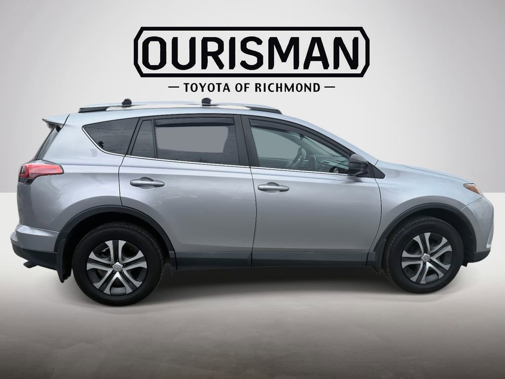 Used 2025 Toyota Corolla Cross XLE w/ Convenience Package image 8