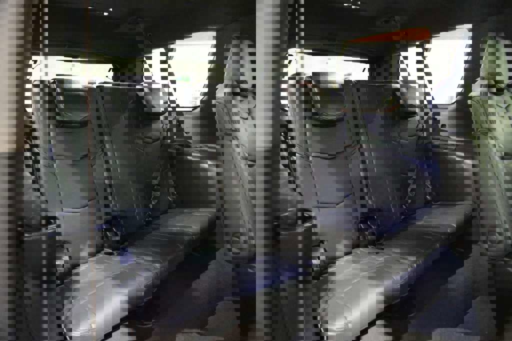 Used 2020 Cadillac Escalade ESV Platinum image 28