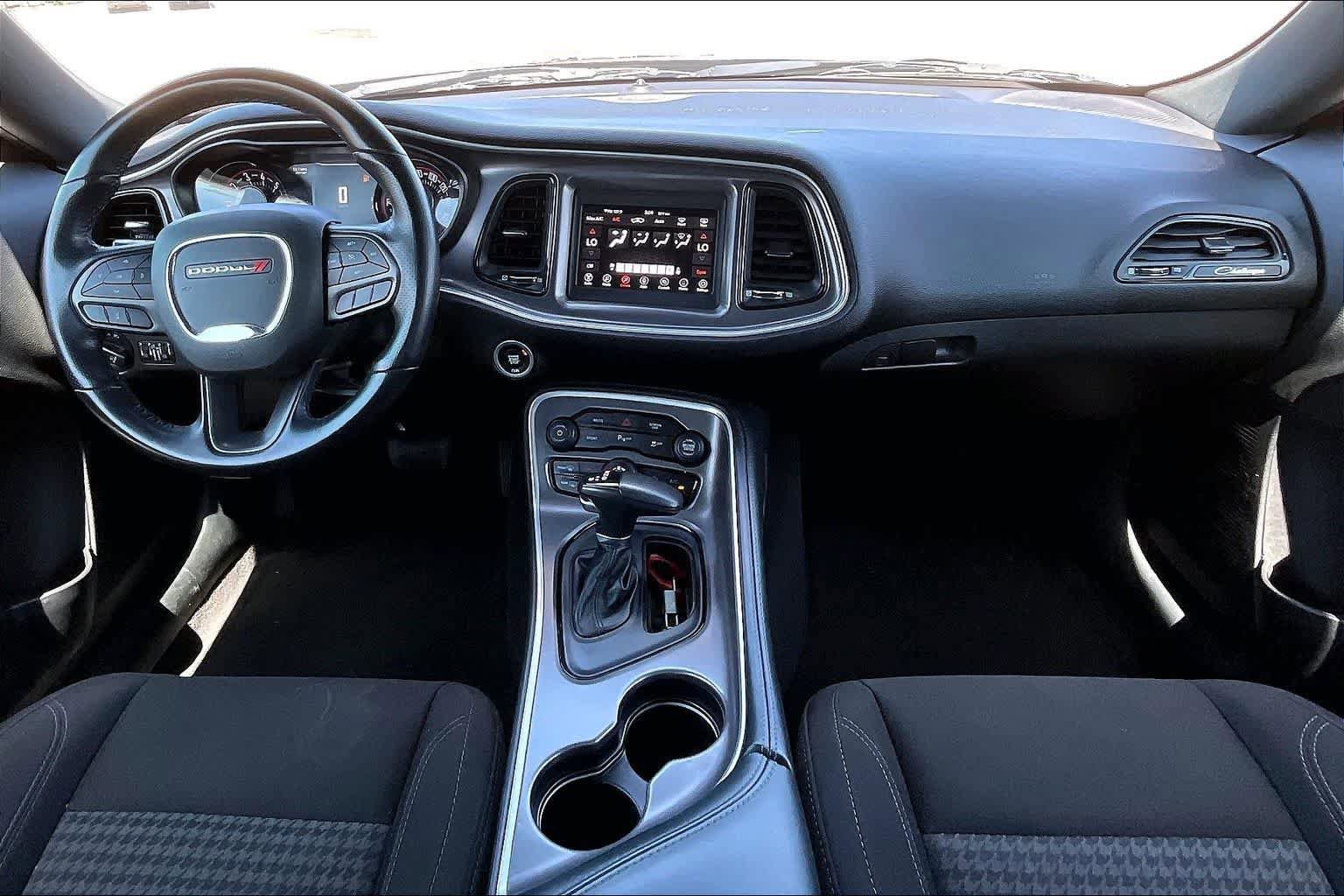 Used 2021 Dodge Challenger SXT w/ Driver Convenience Group RWD image 8
