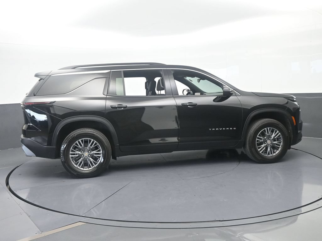Used 2026 Chevrolet Traverse LT FWD image 7